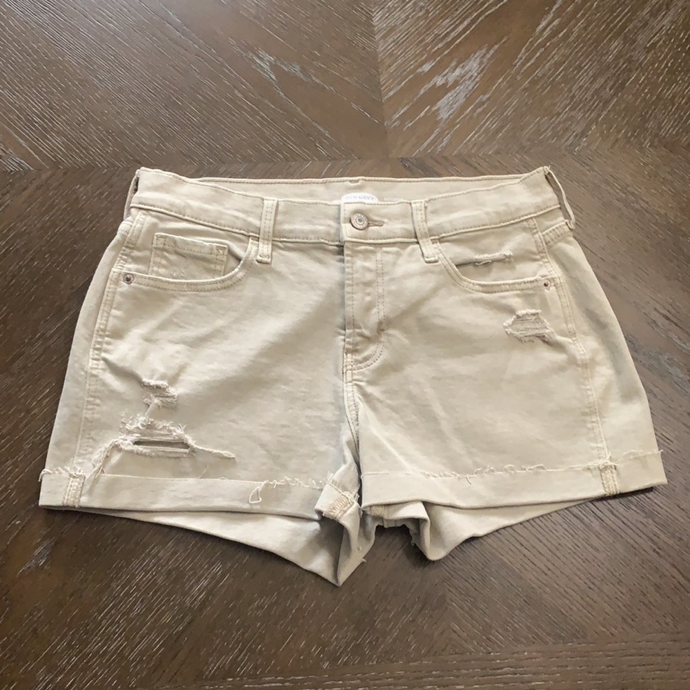 Old Navy tan mid rise boyfriend distressed denim jean shorts 2.5” Size 4